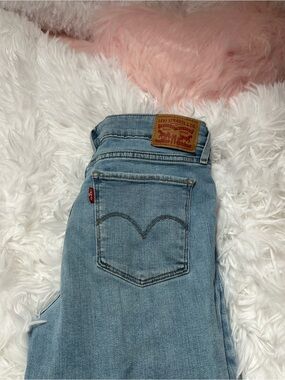 Levi's Women's Light Blue Vintage-Inspired High Waist Jeans